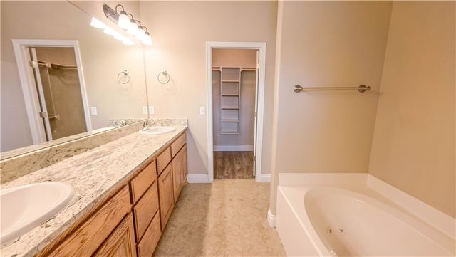 13 Kintyre Drive, Bella Vista, AR 72715