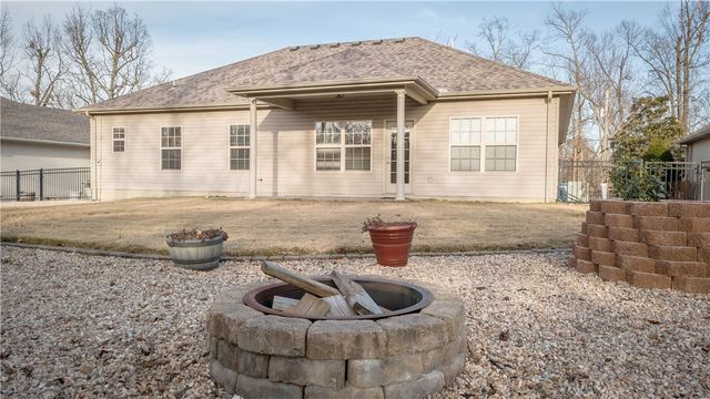 13 Kintyre Drive, Bella Vista, AR 72715