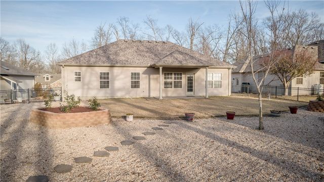 13 Kintyre Drive, Bella Vista, AR 72715