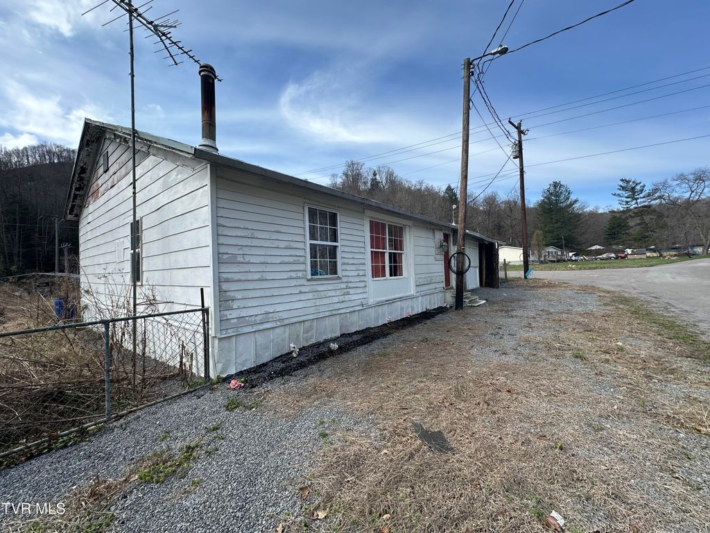 818 Oakdale Street, Appalachia, VA 24216