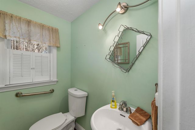 294.5 Hampstead Road, Derry, NH 03038