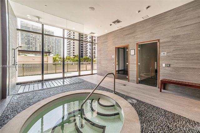 45 SW 9th St 2209, Miami, FL 33130