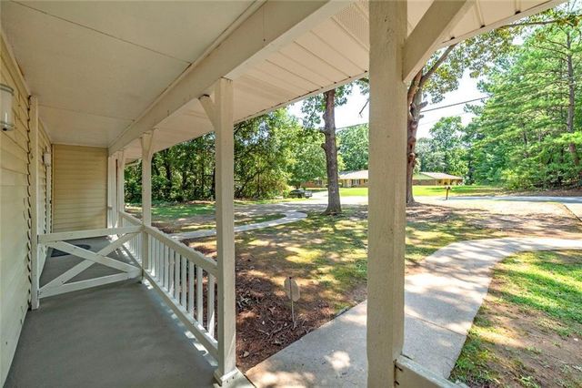 355 Santa Fe Trail, Ellenwood, GA 30294