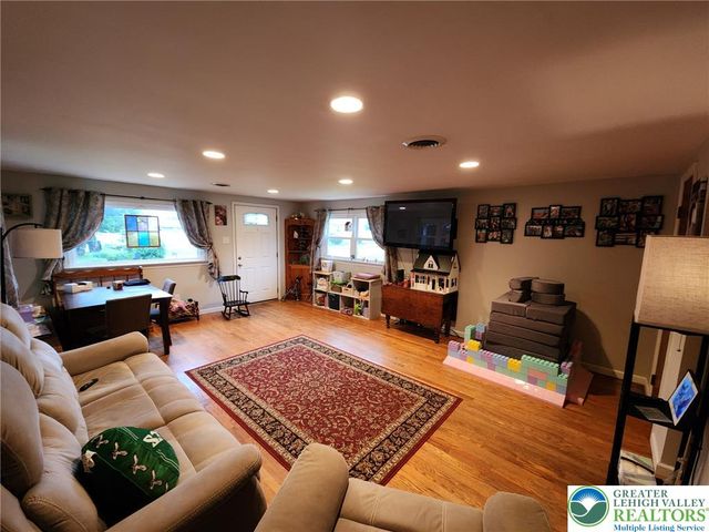825 Sherman Street, Catasauqua Boro, PA 18032