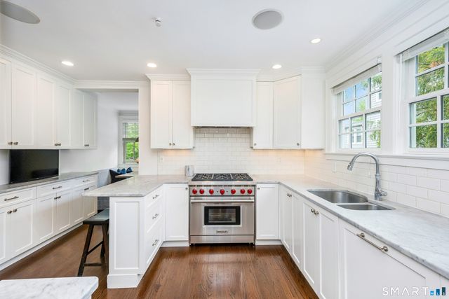 229 West Avenue, Darien, CT 06820