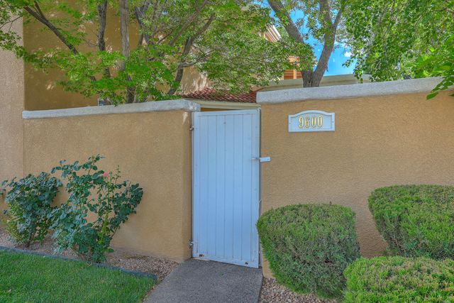 9600 MERION Circle NE, Albuquerque, NM 87111