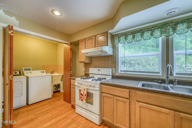 7519 Wolf Run Road, Bristol, VA 24202