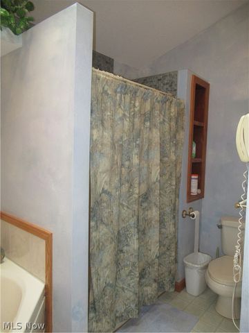 8553 Indian Creek Drive, Poland, OH 44514