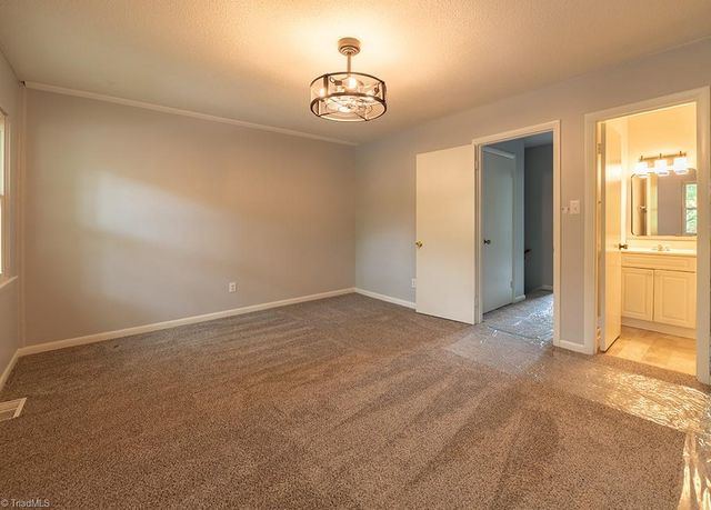 5707 Bramblegate Road J, Greensboro, NC 27409