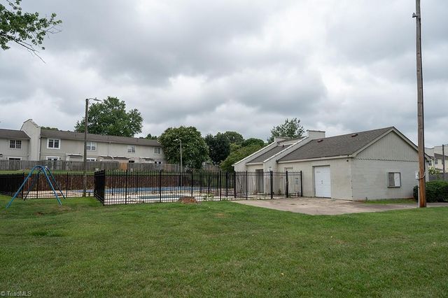 5707 Bramblegate Road J, Greensboro, NC 27409
