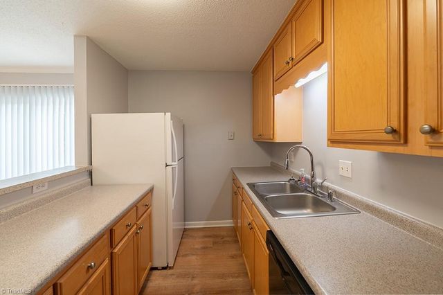 5707 Bramblegate Road J, Greensboro, NC 27409