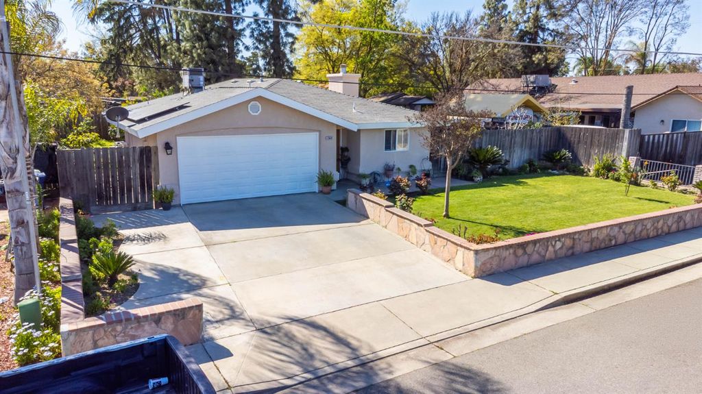 Image 1 of property listing at 15481 W Middleton Avenue, Kerman, CA 93630