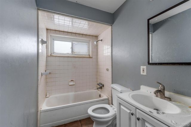 13335 Charlotte Avenue, Warren, MI 48089