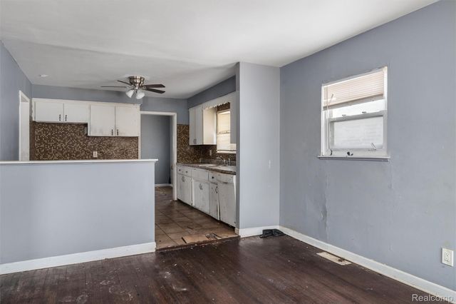 13335 Charlotte Avenue, Warren, MI 48089