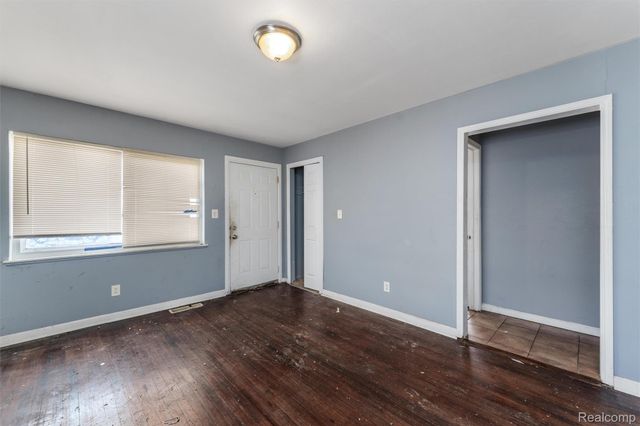 13335 Charlotte Avenue, Warren, MI 48089