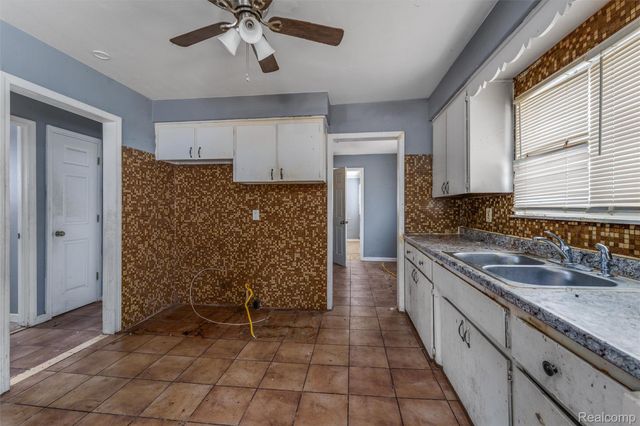 13335 Charlotte Avenue, Warren, MI 48089