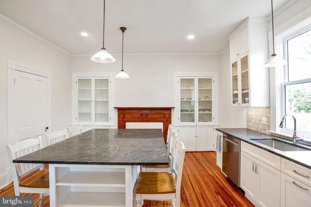 558 GAY ST, Washington, VA 22747