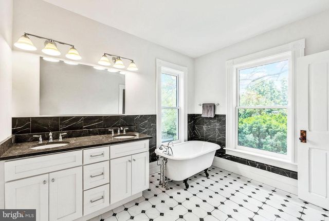 558 GAY ST, Washington, VA 22747