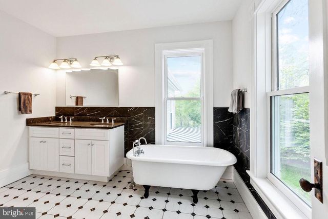 558 GAY ST, Washington, VA 22747