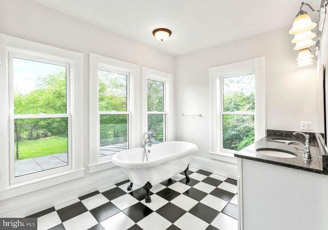 558 GAY ST, Washington, VA 22747
