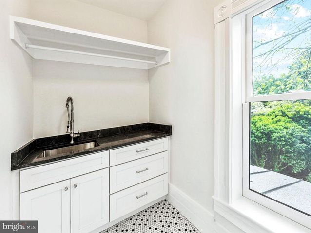 558 GAY ST, Washington, VA 22747