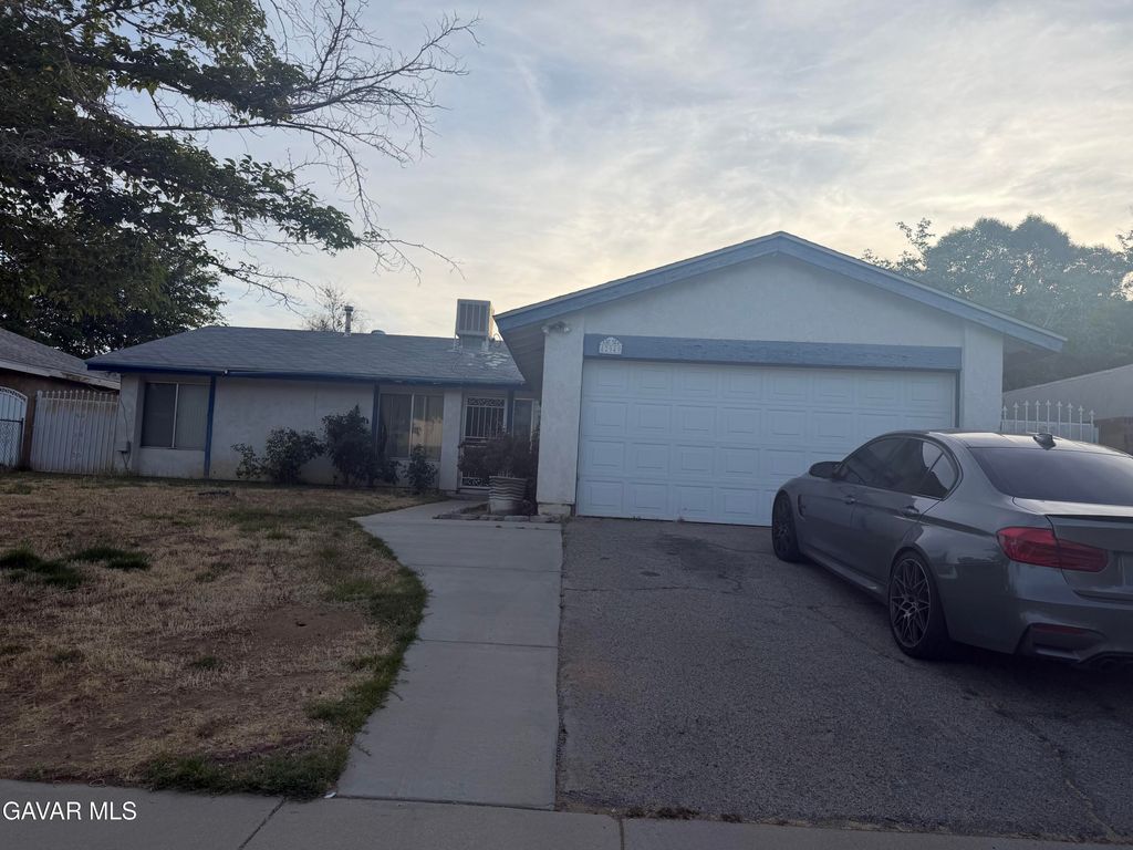 42949 W 38th Street, Lancaster, CA 93536
