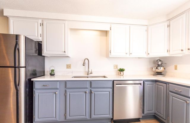 713 Central Ave Apt 3, Dover, NH 03820