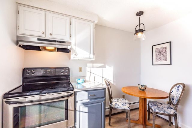 713 Central Ave Apt 3, Dover, NH 03820