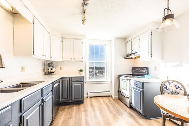 713 Central Ave Apt 3, Dover, NH 03820