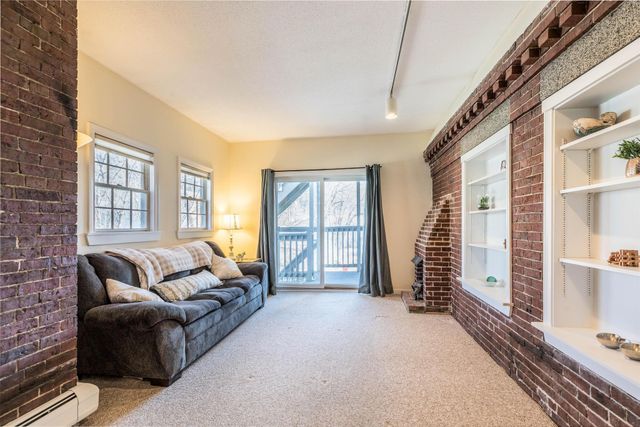 713 Central Ave Apt 3, Dover, NH 03820