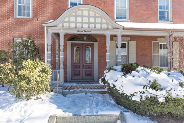 713 Central Ave Apt 3, Dover, NH 03820