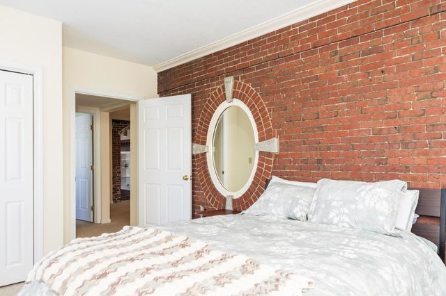 713 Central Ave Apt 3, Dover, NH 03820