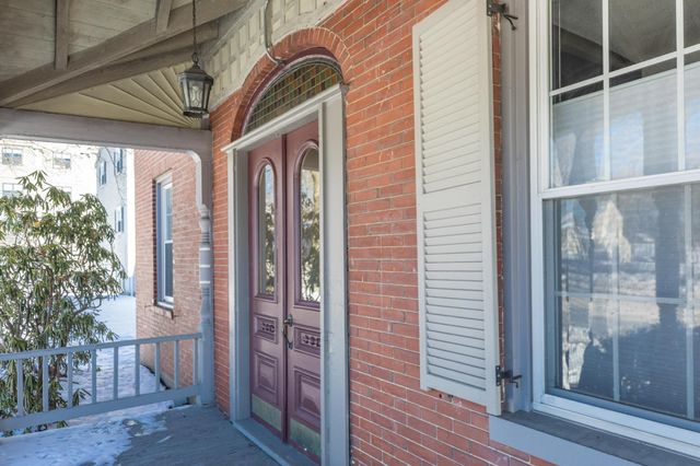 713 Central Ave Apt 3, Dover, NH 03820