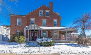 713 Central Ave Apt 3, Dover, NH 03820