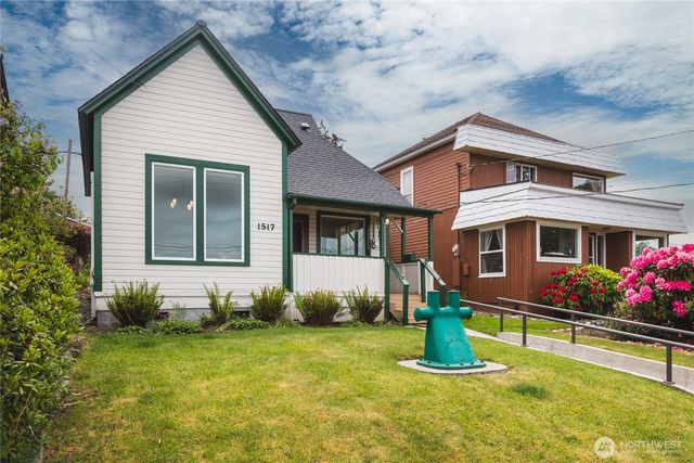 1517 6th Street, Anacortes, WA 98221