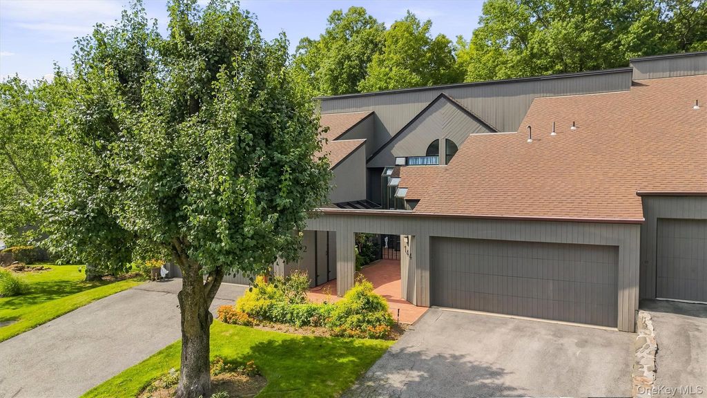 144 Stone Oaks Drive, Hartsdale, NY 10530 — photo 2