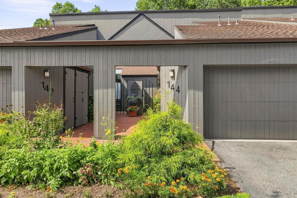 144 Stone Oaks Drive, Hartsdale, NY 10530 — photo 4