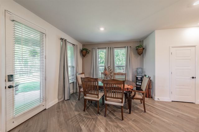 1041 Auburn Drive, Justin, TX 76247