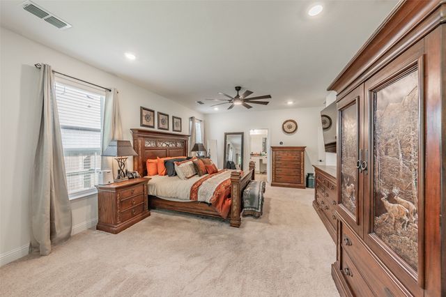 1041 Auburn Drive, Justin, TX 76247