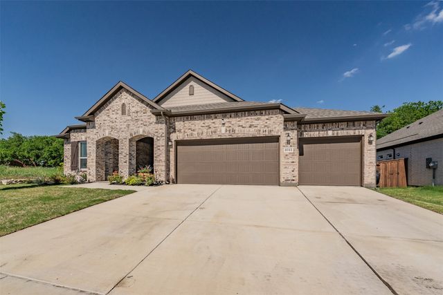 1041 Auburn Drive, Justin, TX 76247