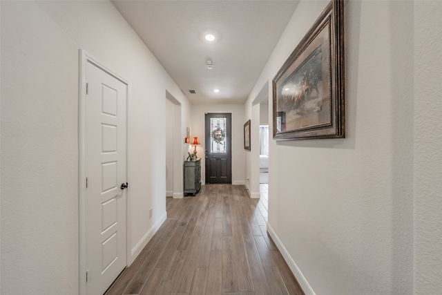 1041 Auburn Drive, Justin, TX 76247