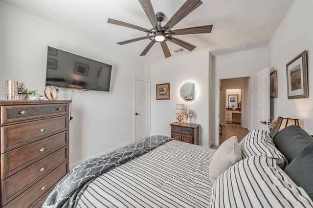 1041 Auburn Drive, Justin, TX 76247