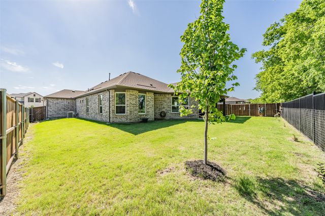 1041 Auburn Drive, Justin, TX 76247