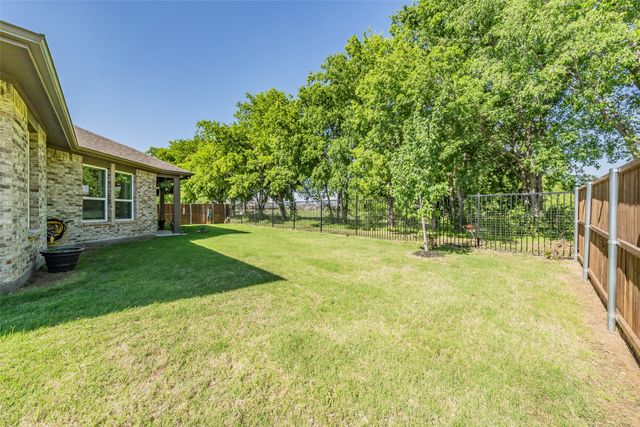 1041 Auburn Drive, Justin, TX 76247