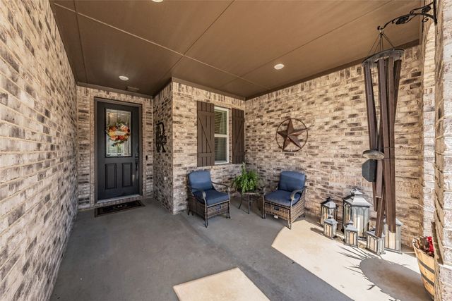 1041 Auburn Drive, Justin, TX 76247