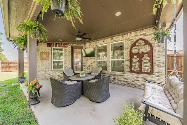 1041 Auburn Drive, Justin, TX 76247