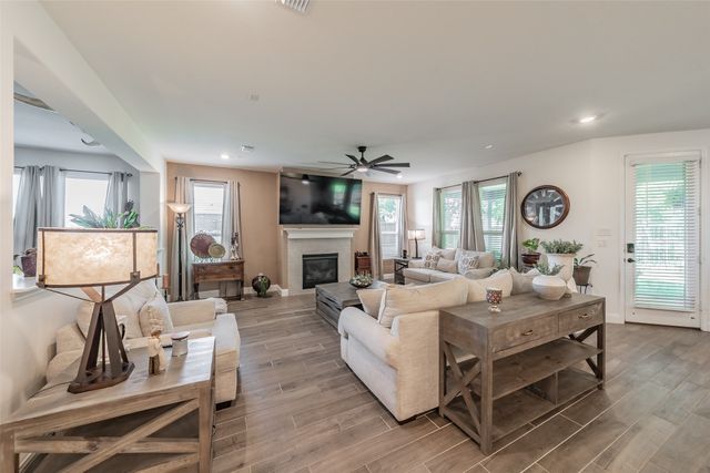 1041 Auburn Drive, Justin, TX 76247