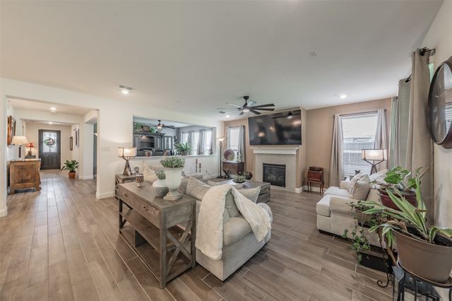 1041 Auburn Drive, Justin, TX 76247