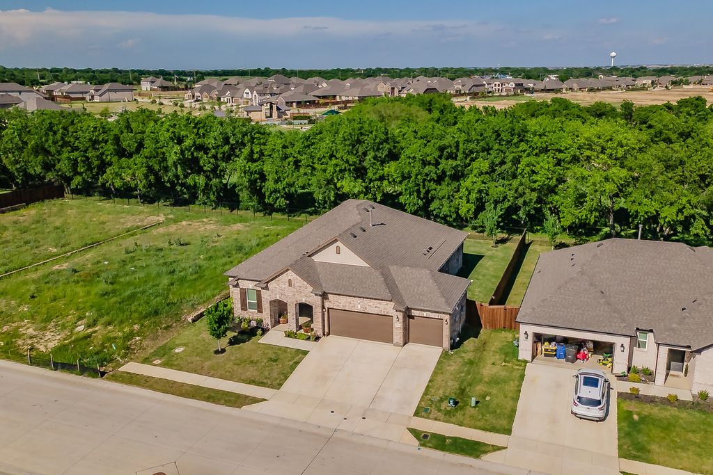 1041 Auburn Drive, Justin, TX 76247