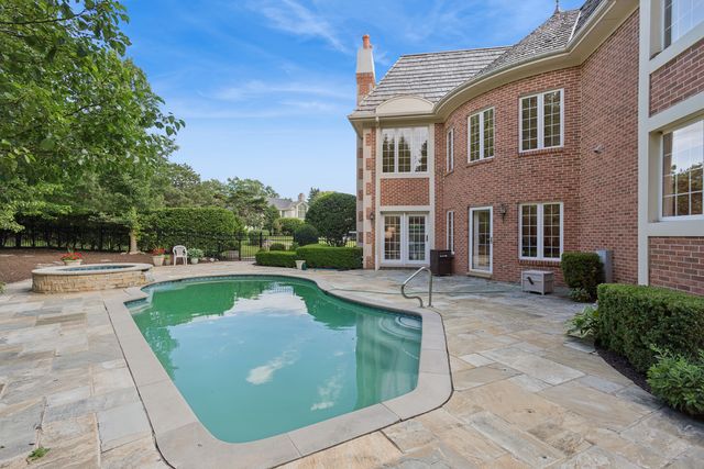 1901 Midwest Club Parkway, Oak Brook, IL 60523